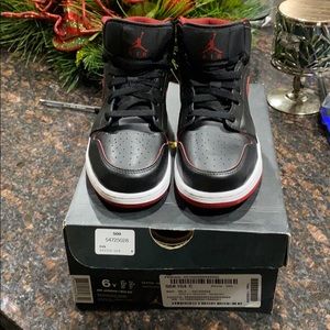 Air Jordan 1 Mid BG